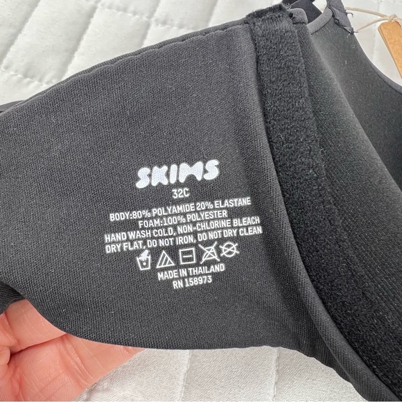 Skims Fits Everybody Push Up Bra in Onyx Black Size 32C NWT - Picture 8 of 8